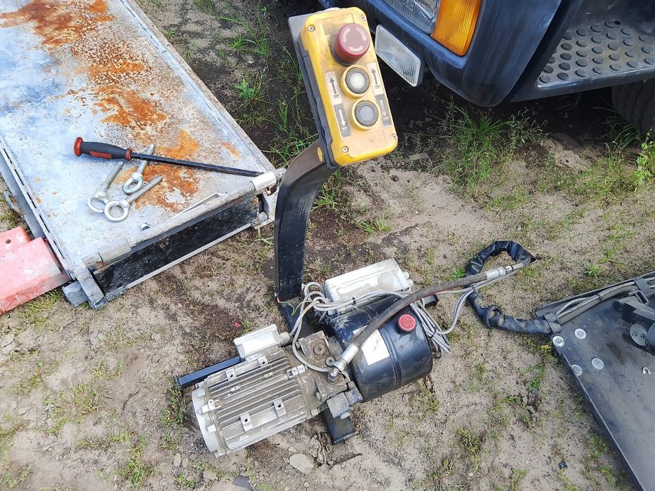 Podnośnik samochodowy najazdowy