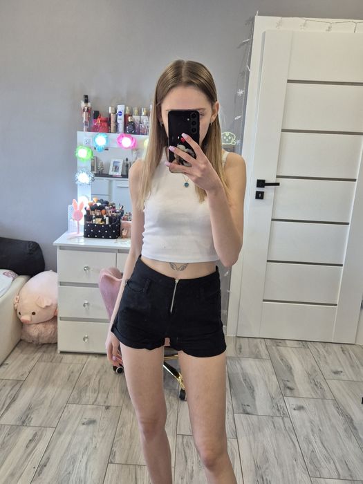 Czarne spodenki letnie