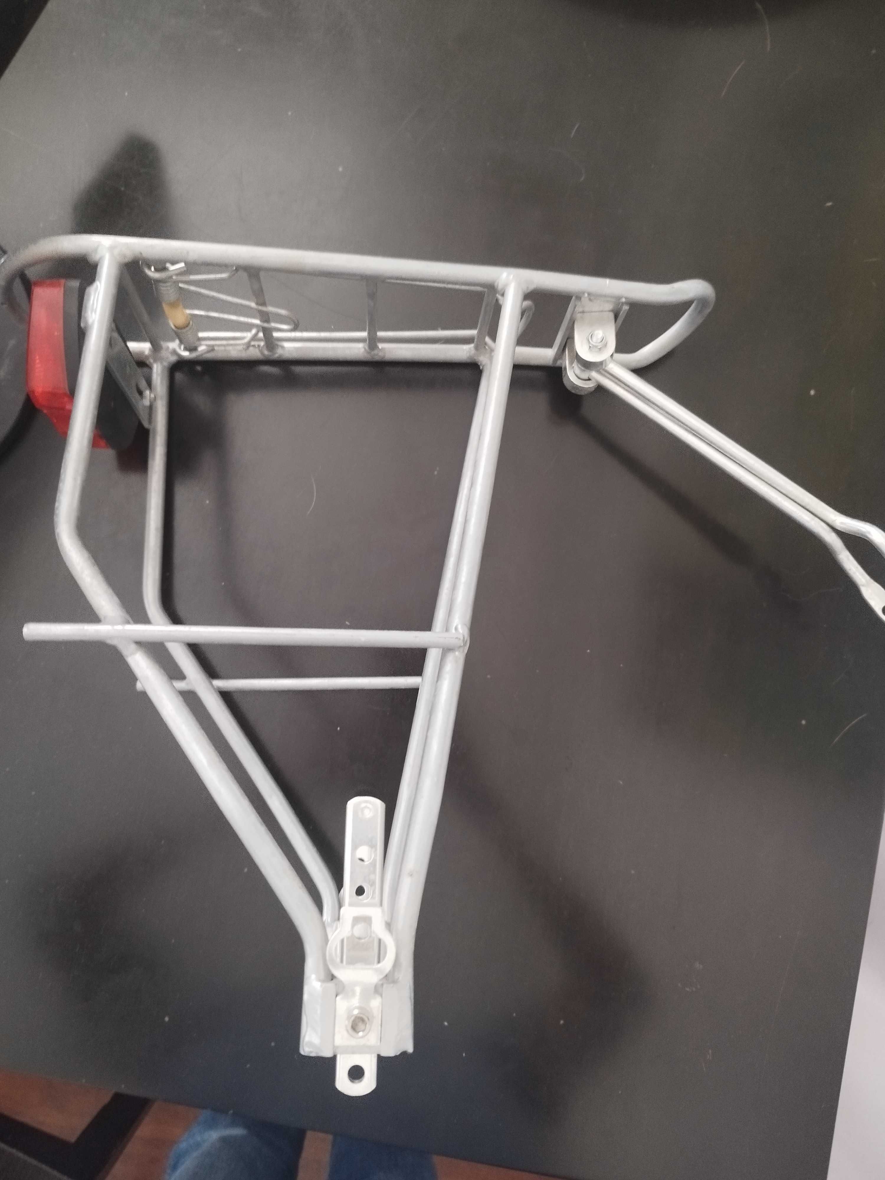 Bicicleta  adulto -suporte traseiro para compras . pouco uso