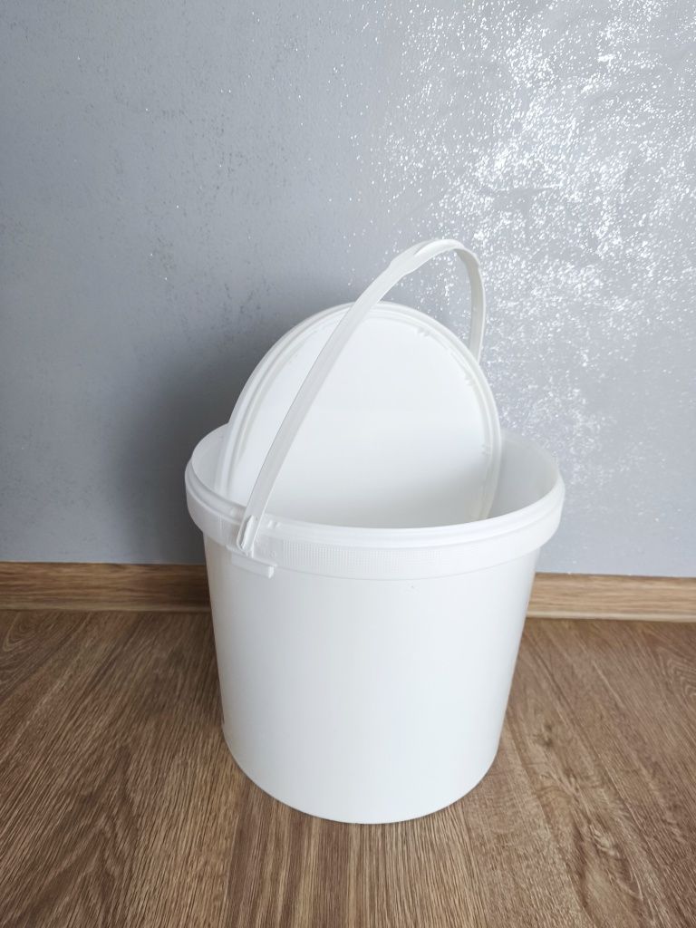 Czyste wiadro z  szczelną pokrywką 20 L