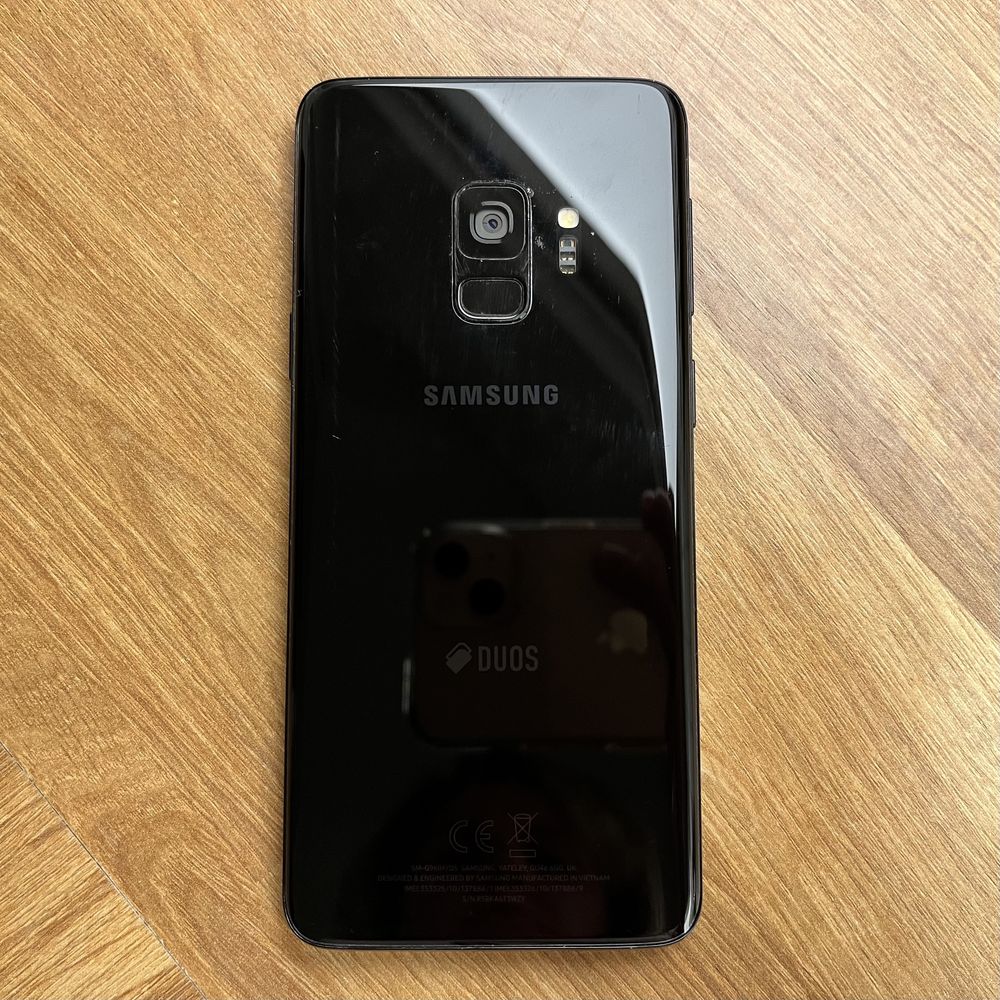 Telefon Samsung S9 - uszkodzony wyświetlacz