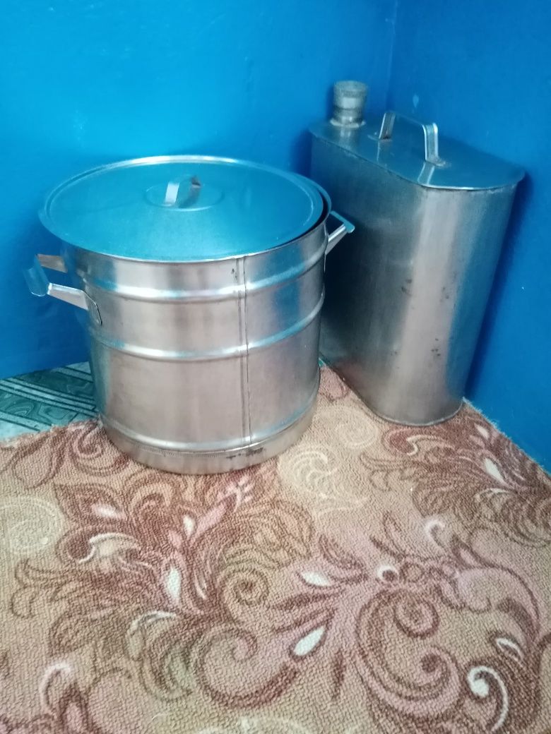 Продам нержавеющие кастрюля и канистра.