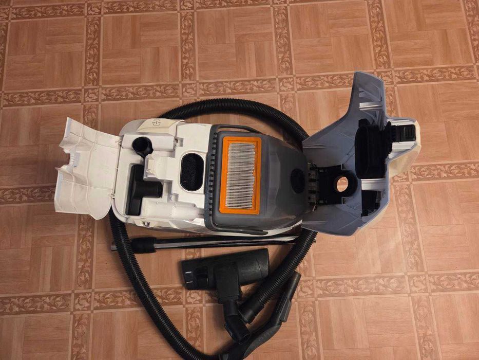 Продаю миючий пылесос Karcher mediclean DS 6000