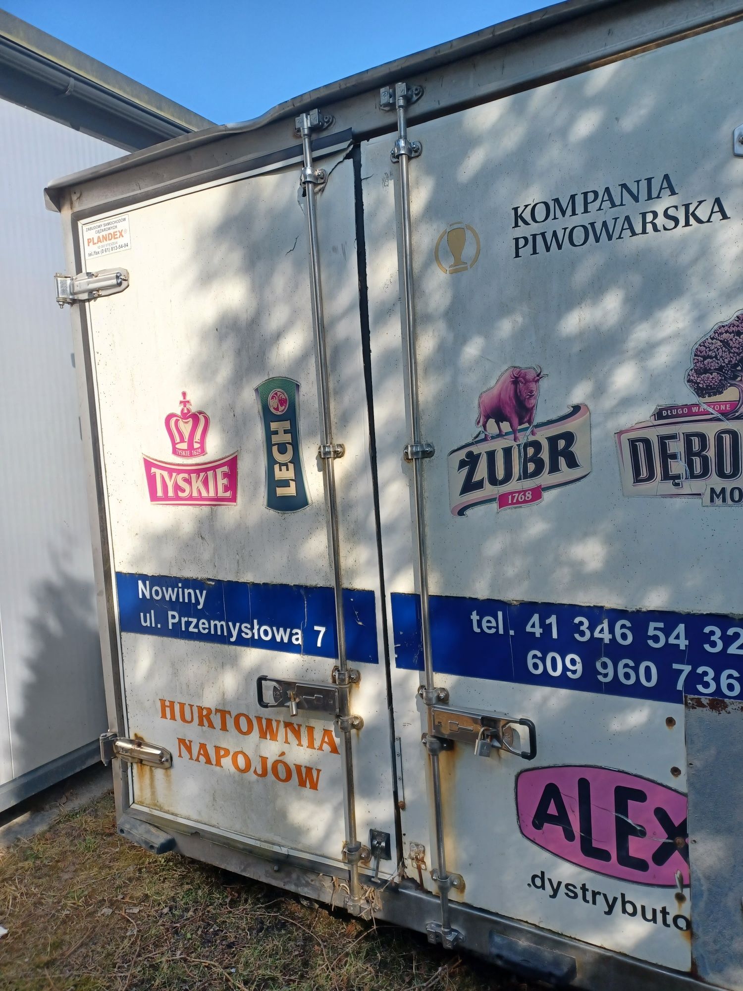Drzwi kontenera samochodowego