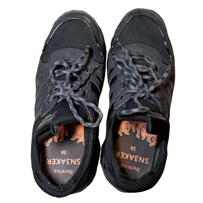 Buty czarne na wysokiej podeszwie