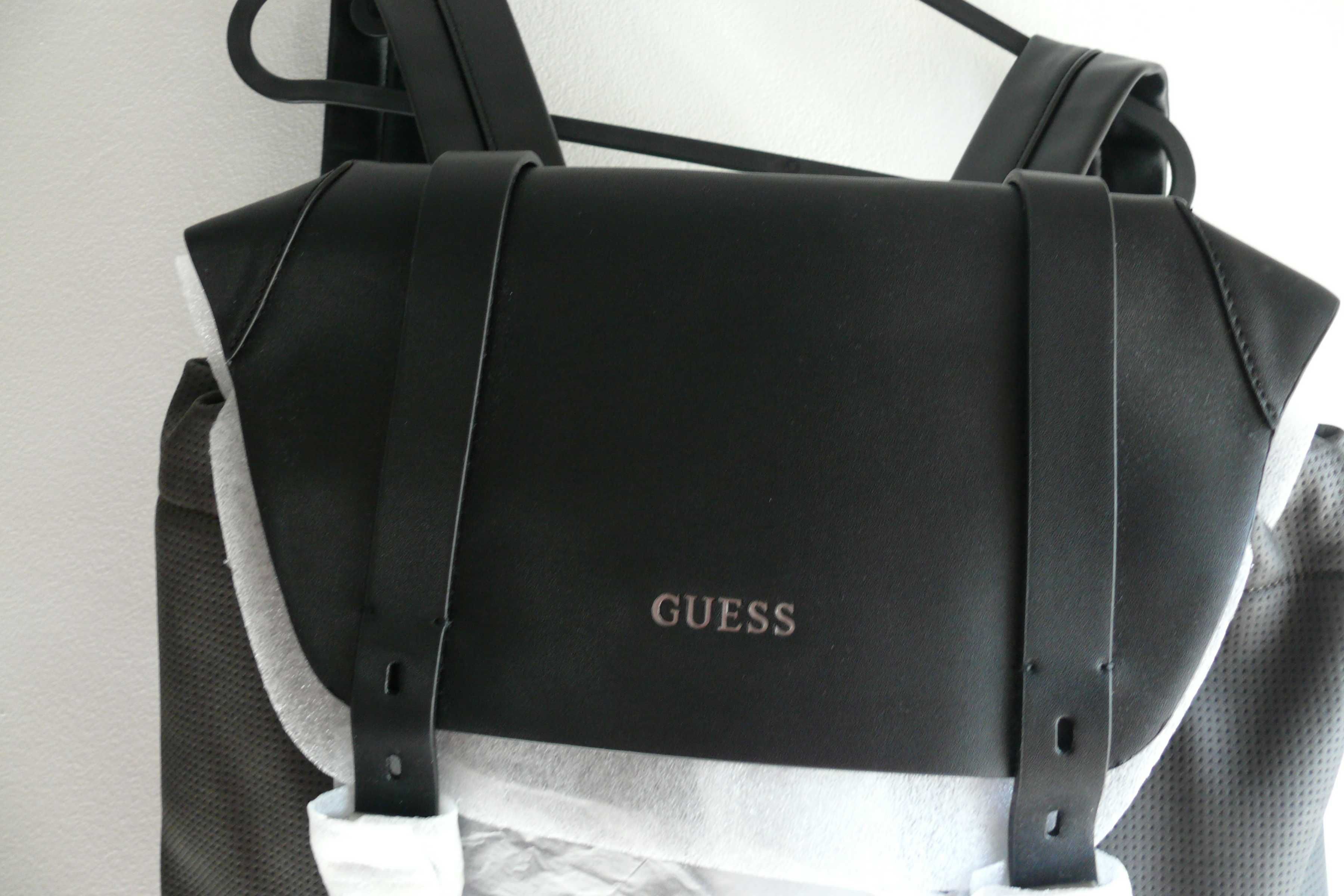 Mochila em pele Guess