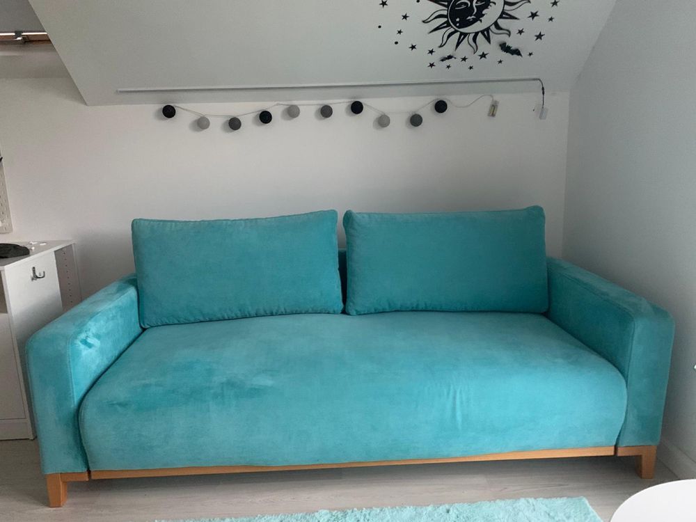 Sofa w kolorze turkusu