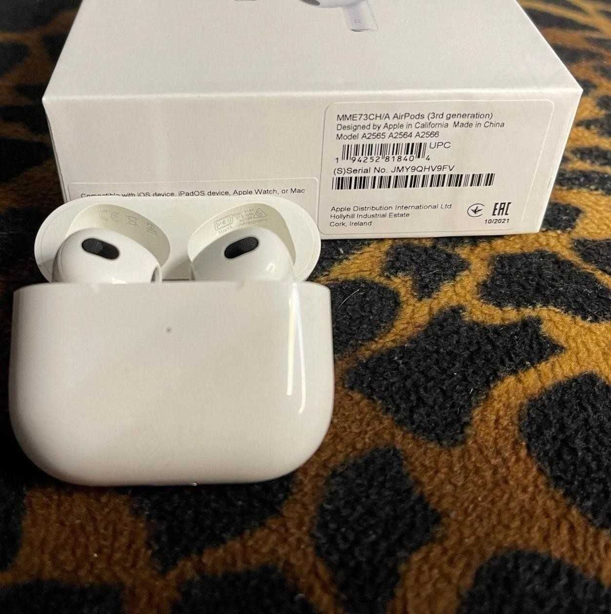 Блютуз навушники AirPods 3. Пробиваються на офіційному сайті Apple!