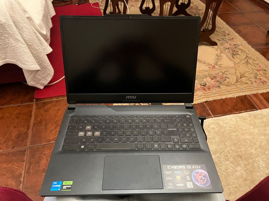 Portátil MSI CYBORG 15 A13V