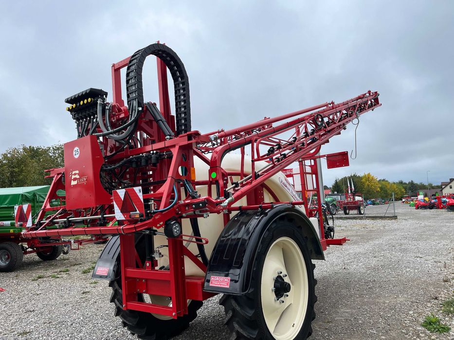 Opryskiwacz polowy ciągany Bury Pelikan 2300 belka 21 m 4HP