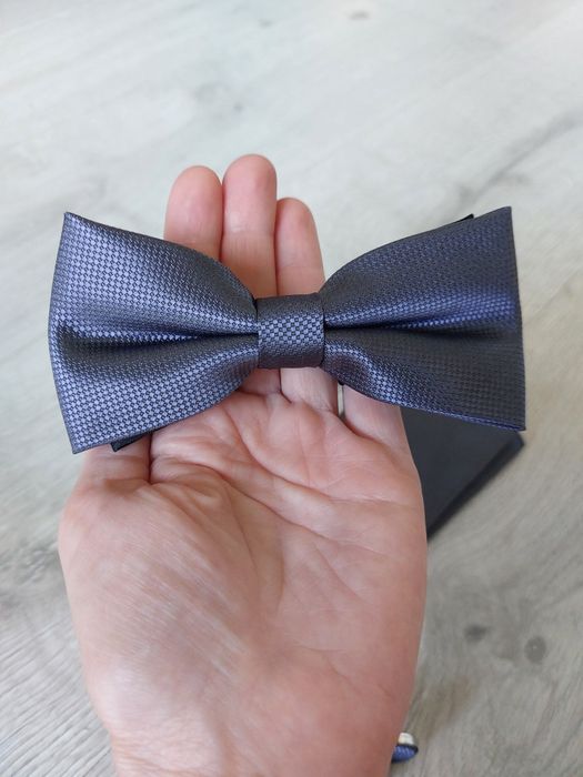 Zestaw muszka, poszetka i spinki