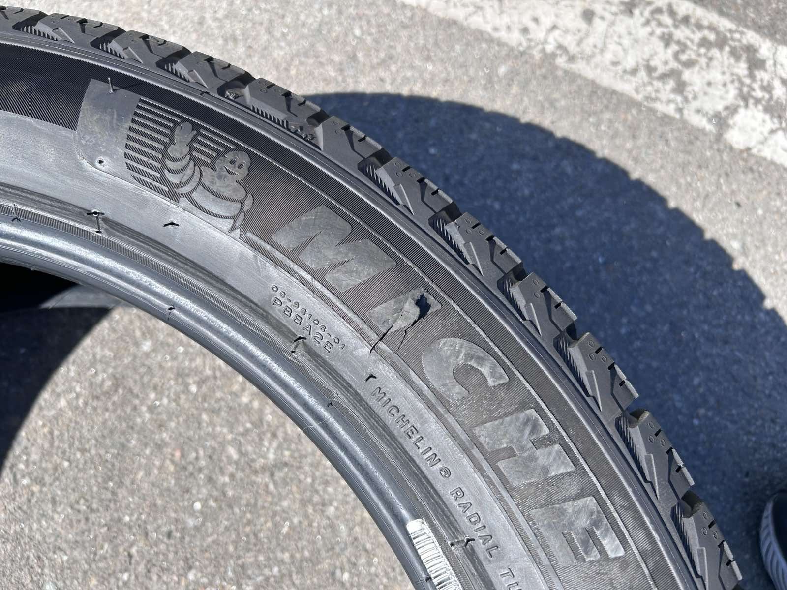 Зимова шина Michelin X-Ice Snow 235/50 R21 101H