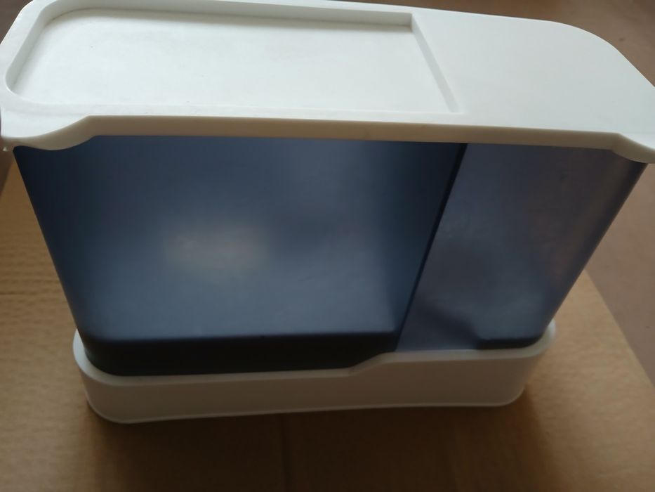 Кормушка и поилка для кошек