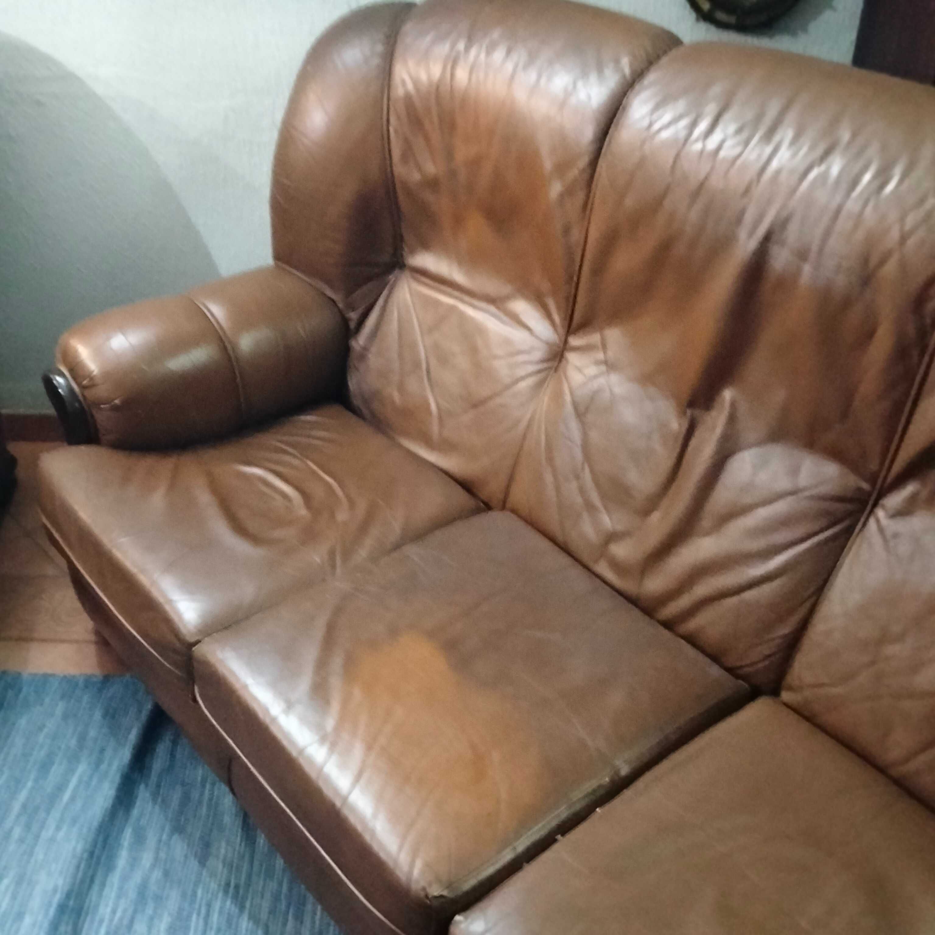 Conjunto de sofás em pele genuína