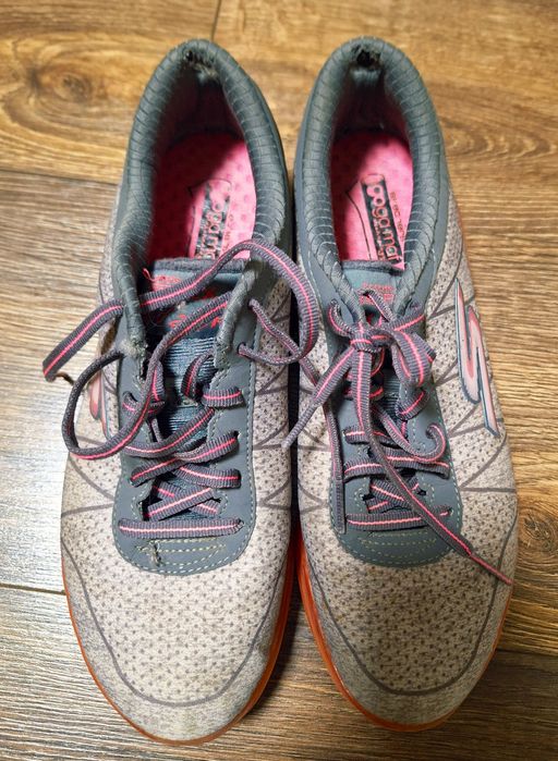 Віддам кросівки розмір 37.5