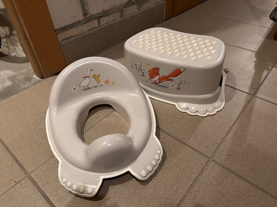 Podest antypoślizgowy i nakladka na wc dla dziecka. Szary komplet