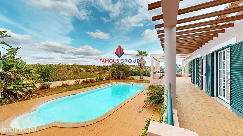 Moradia T6 com piscina e terreno- Calvário- Lagoa
