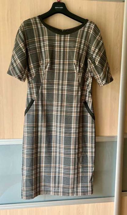 Ołówkowa sukienka w kratę – AGGI