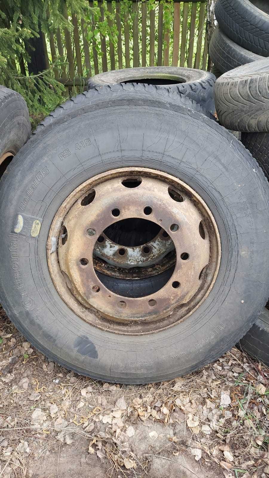 Felgi stalowe 22,5″ z oponami ciężarowymi – 5 szt.