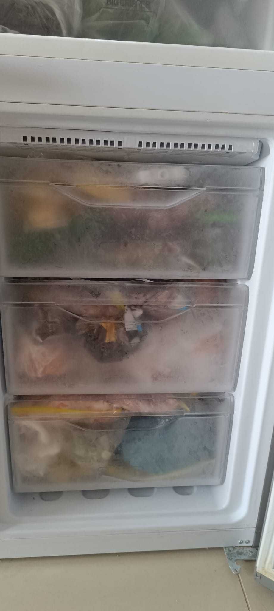 Frigorífico Combinado Indesit Inox