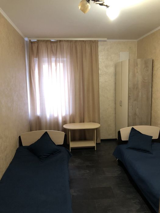 У будинку - оренда 1- к  комунальні враховано!!