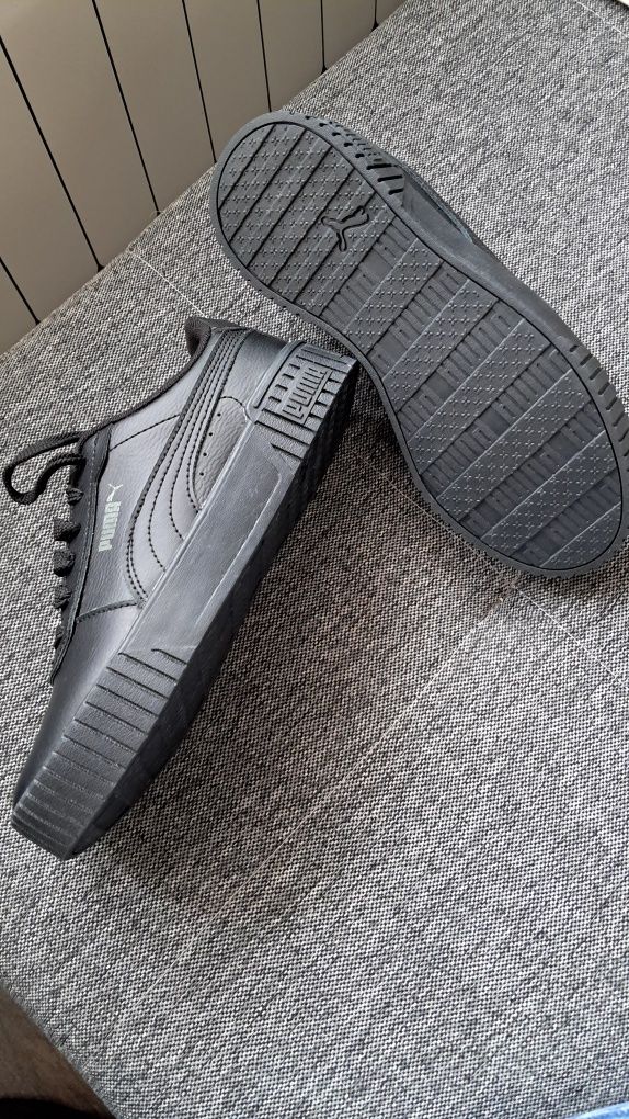 Nowe czarne Puma sportowe buty