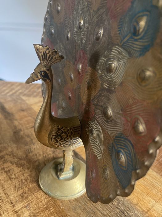 Kolorowy paw z mosiądzu vintage