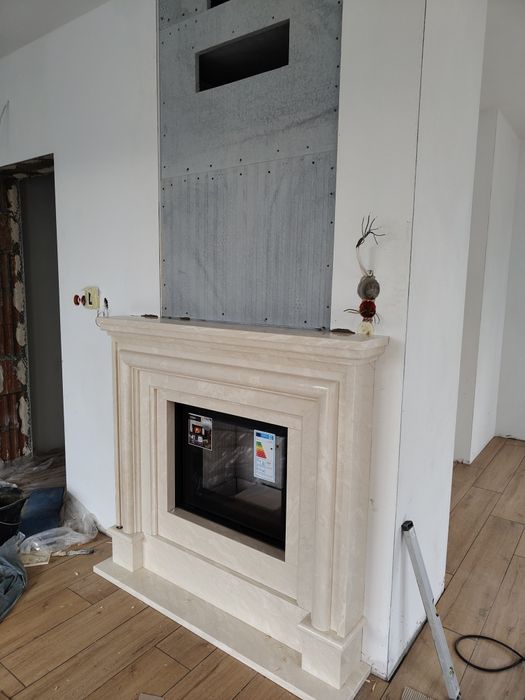 Stylowy kominek marmurowy  , portal kominkowy . od producenta