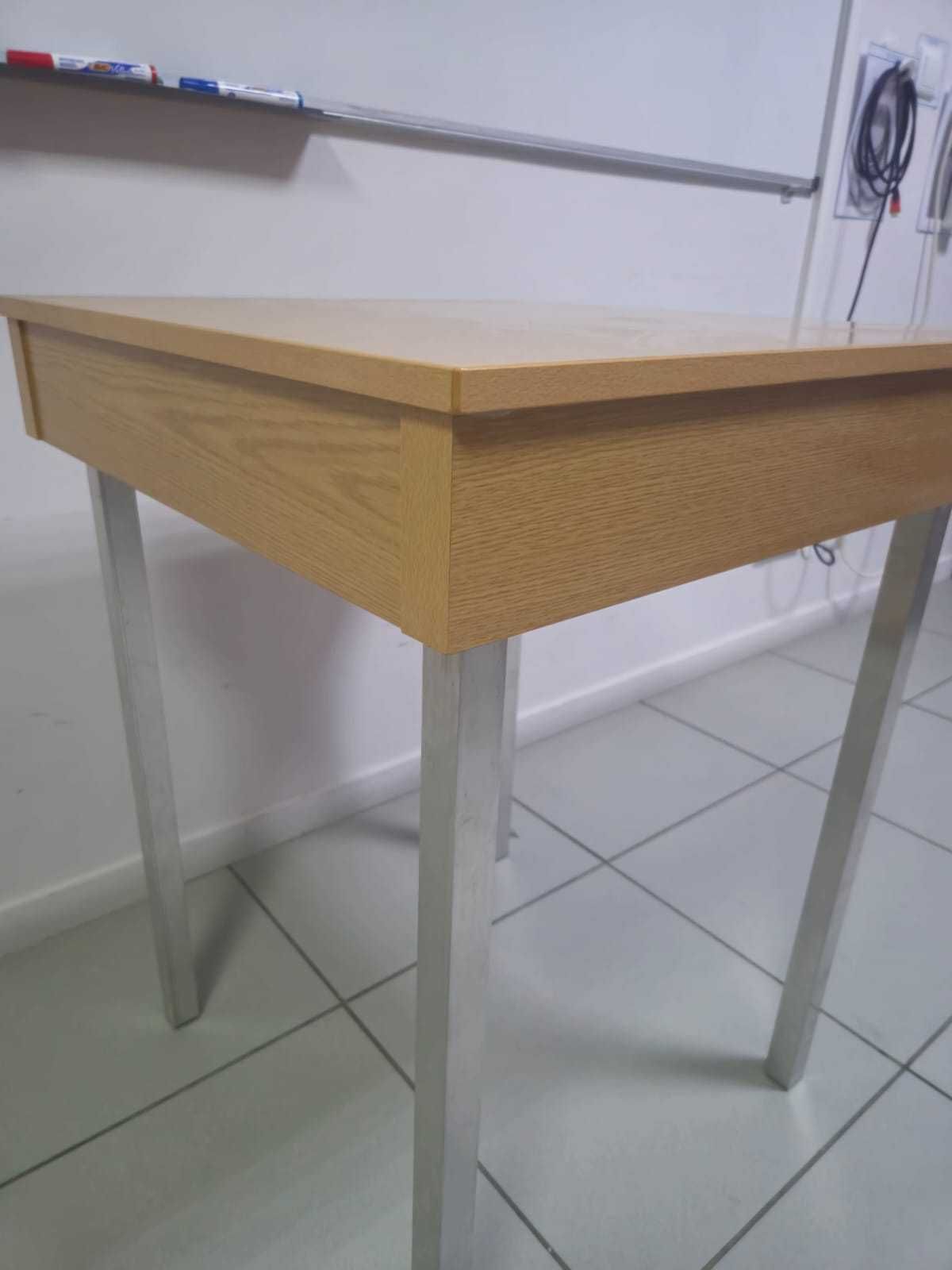 Mesa individual de madeira
