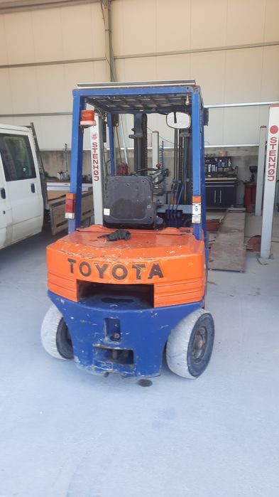 Vendo empilhador toyota diesel 2.5t com deslocamento lateral