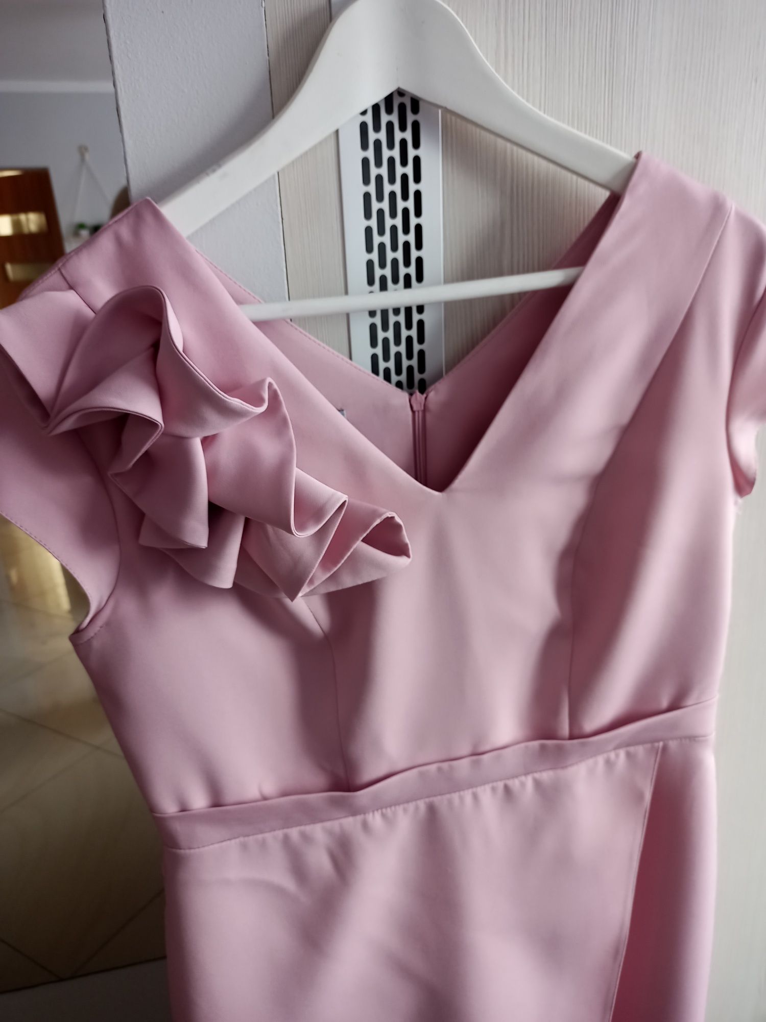Modna sukienka ze zdobieniem na ramieniu 42 XL wesele chrzest komunia