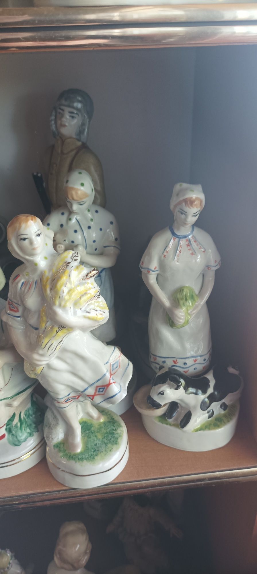 Статуэтки статуетки фарфоровые