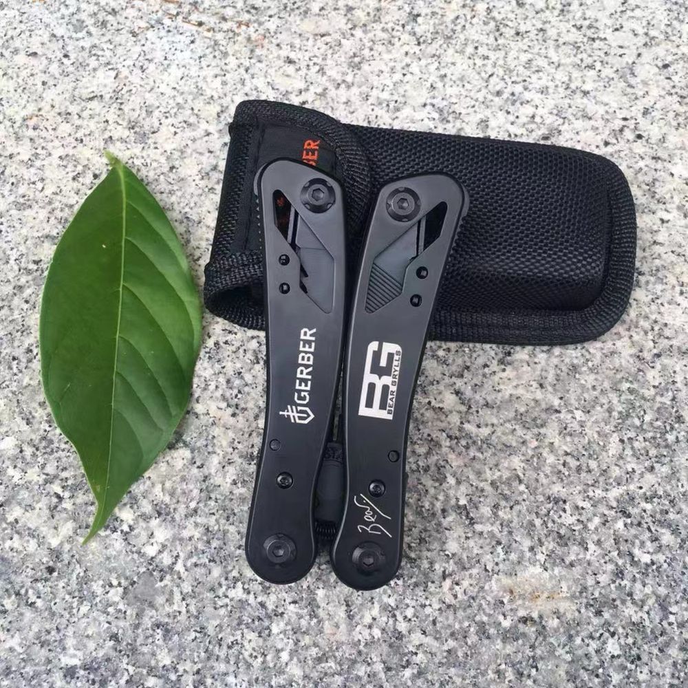 Мультитул плоскогубцы 12 в 1 GERBER Bear Grylls Black с набором бит