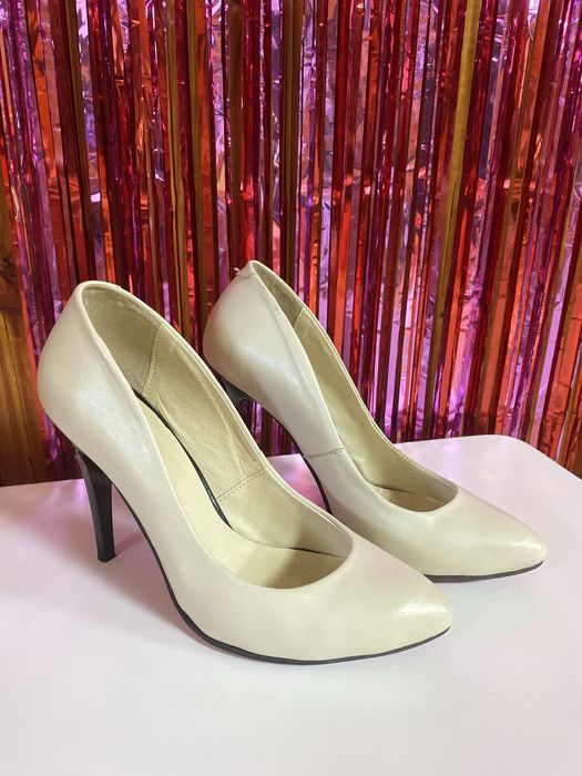 Шкіряні туфлі бежеві 39 розмір Crisma