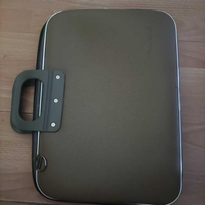 Bombata torba na laptopa beziwa