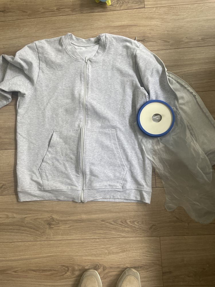 Bluza z odpinanym lewym rekawem i workiem zabezpiczjacym do kapieli