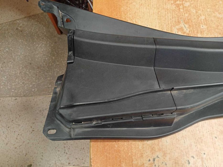 Накладка на лобовое стекло ,  правое hond cr-v III 2008r