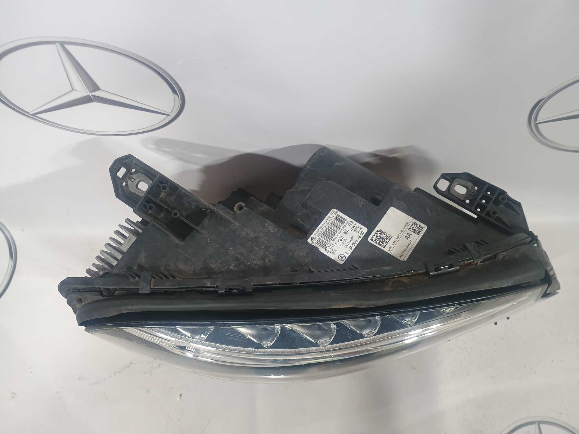Mercedes GLA W156 lampa prawy przód