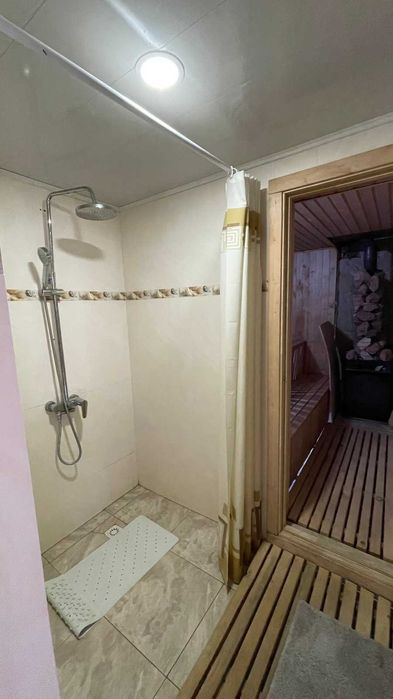 Продається будинок з ділянкою,банею. Зручна локація.