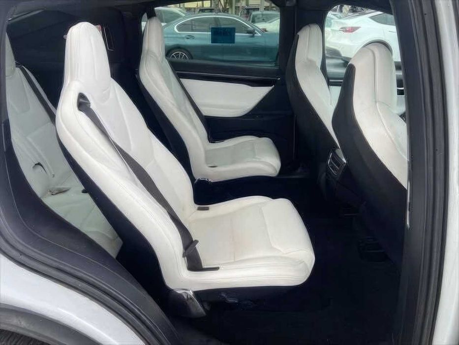 Tesla Model X 75D      2018