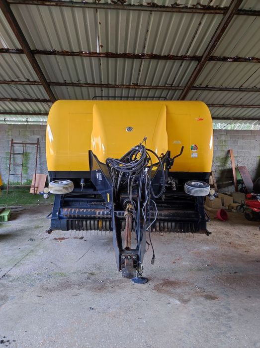 Enfardadeira New Holland BB9080
