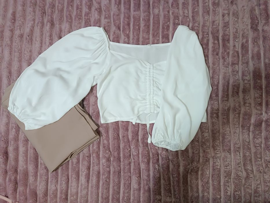 Легенький білий топ із зав'язками