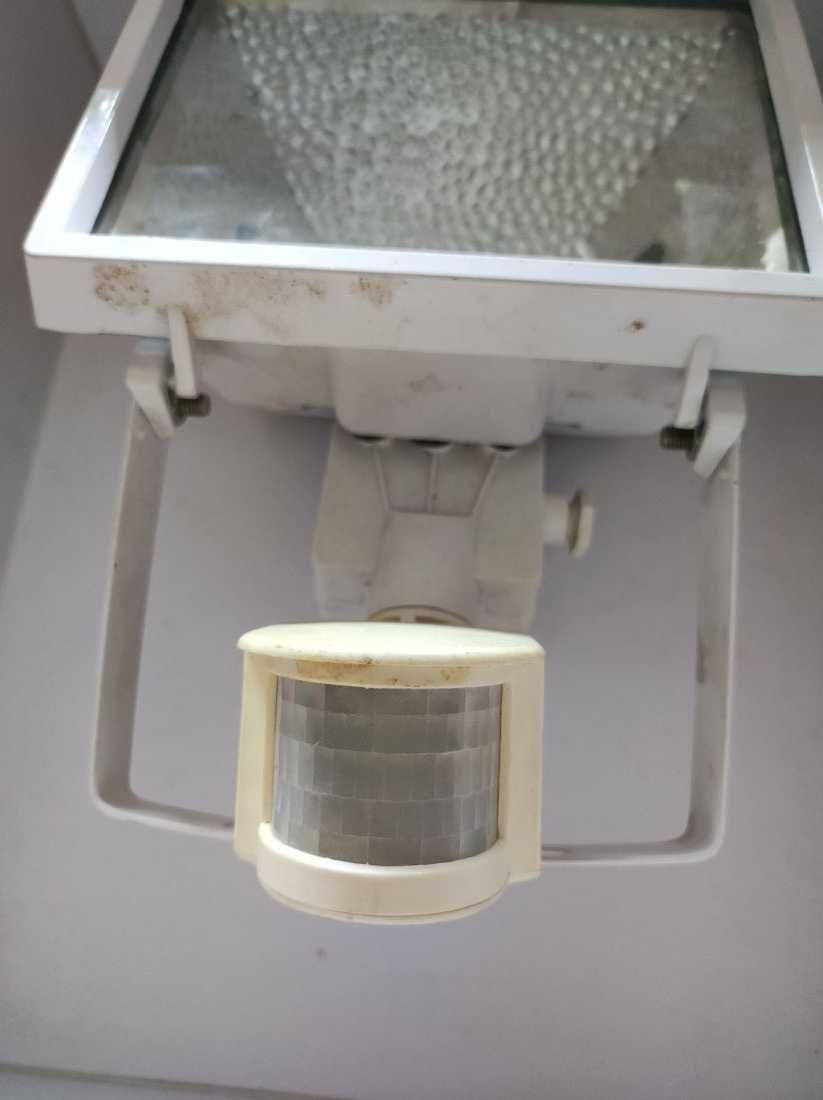 reflektor obudowa lampa halogenowa z czujnikiem ruchu detektor czujka