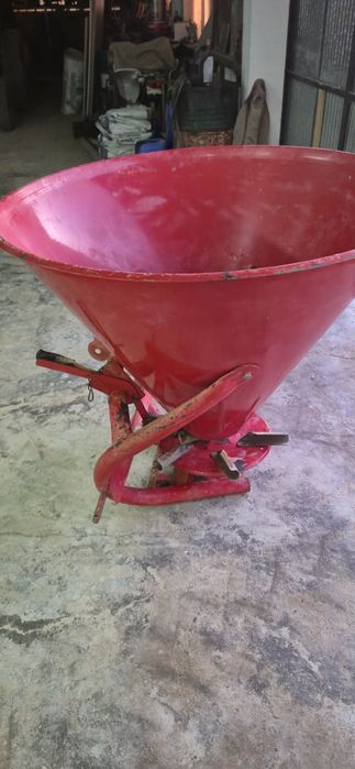 Adubador, espalhador de sementes, semeador para trator 500l