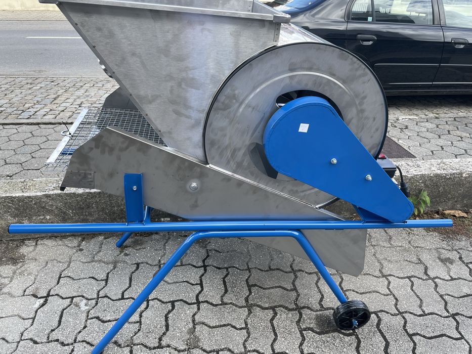 Erguedor / Malhadeira zincada c/motor (NOVO)