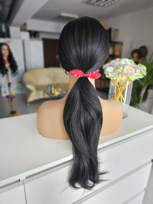 Długa peruka premium lace front Jennyfer ll czarna naturalna fryzura