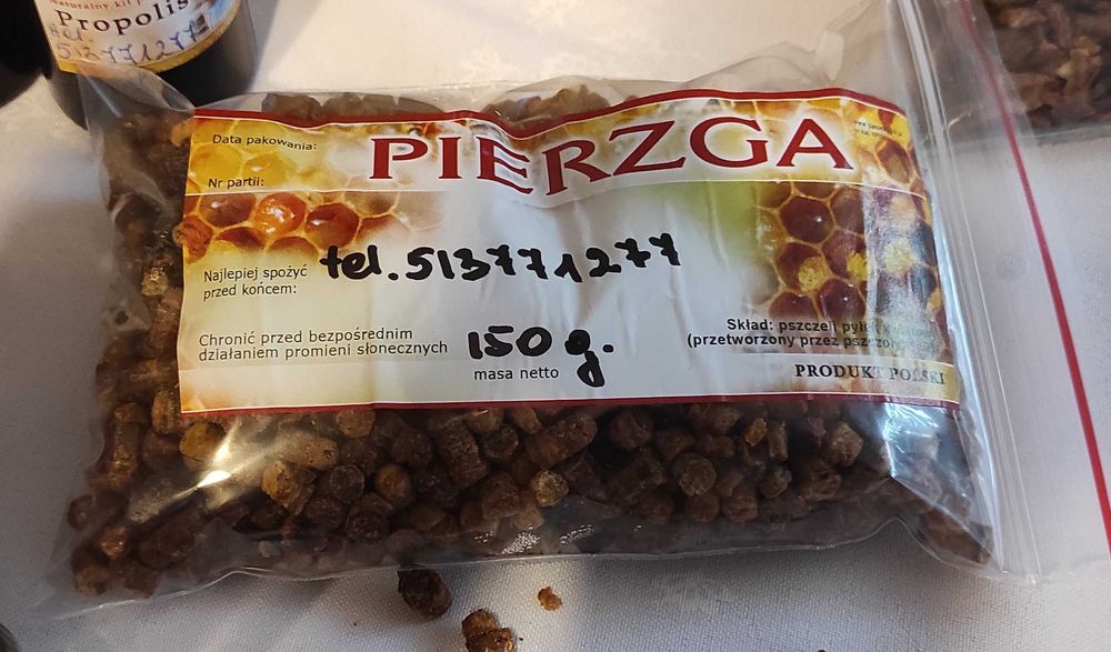 Pierzga niesuszona z własnej pasieki.