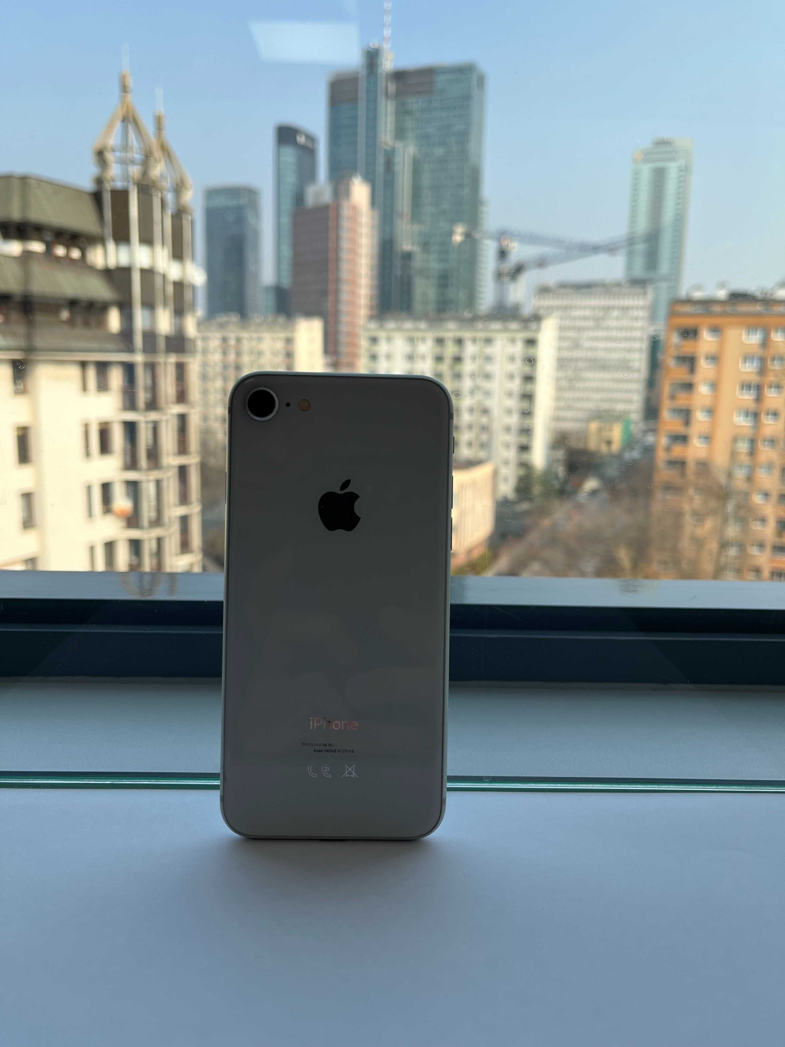 Iphone 8 64gb srebrny