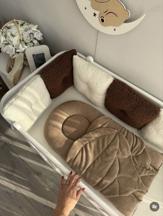 Кокон під крилом