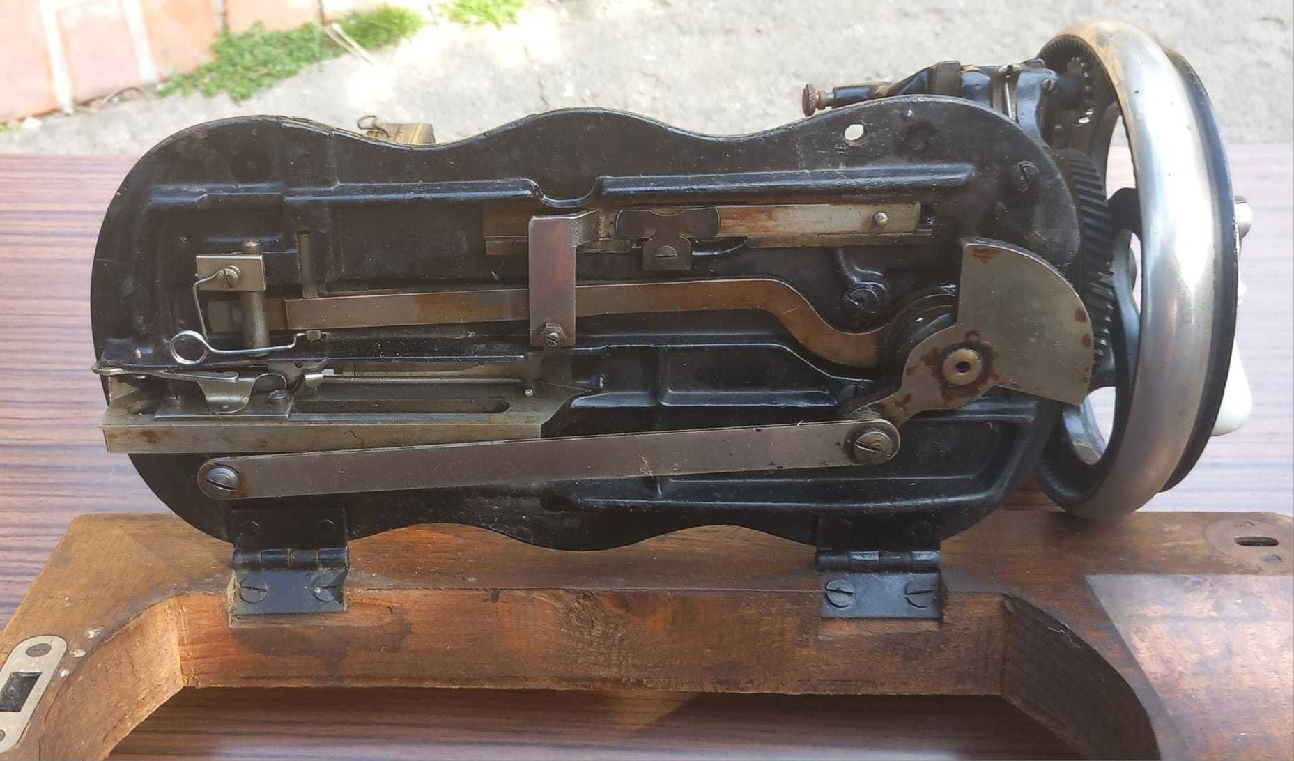 Máquina de costura centenária de manivela, muito bonita e funciona !